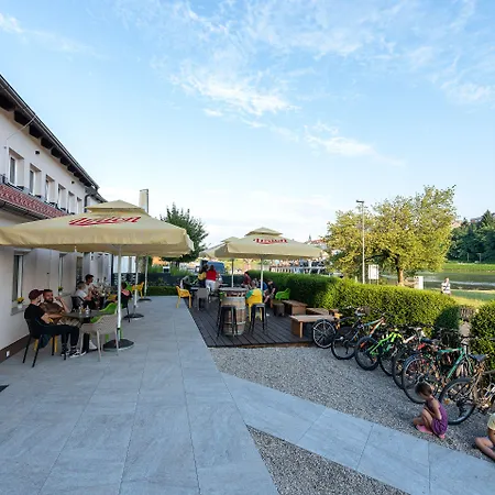 Fani&rozi 3* Maribor